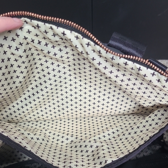 Petunia Pickle Bottom Baby Bag Black and Cream Tote - Picture 5 of 16